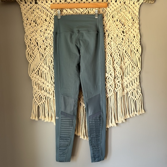 Alo Yoga Athletic Athleisure Dusty Blue Motto Leggings Pants - Picture 4 of 5